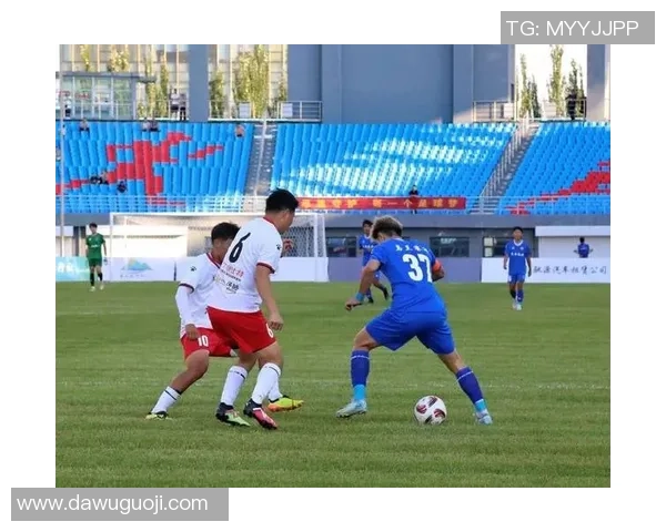 偶遇球星激情畅享绿茵赛场共赴足球盛宴燃动无限青春梦想